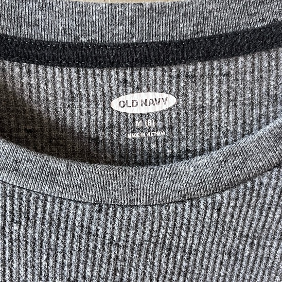 Old Navy Black and Gray Long Sleeve Tees 3 Pack Boy - Picture 8 of 8